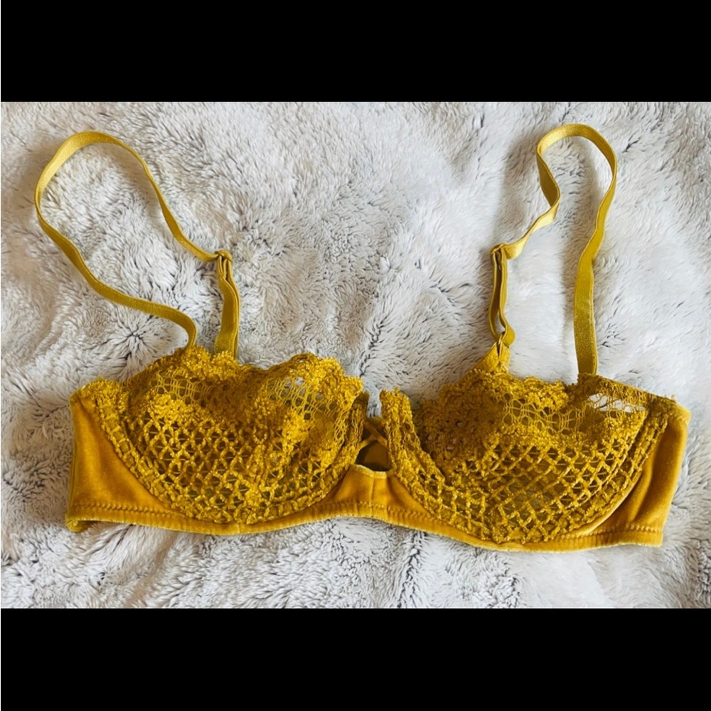 Savage x fenty velvet bralette